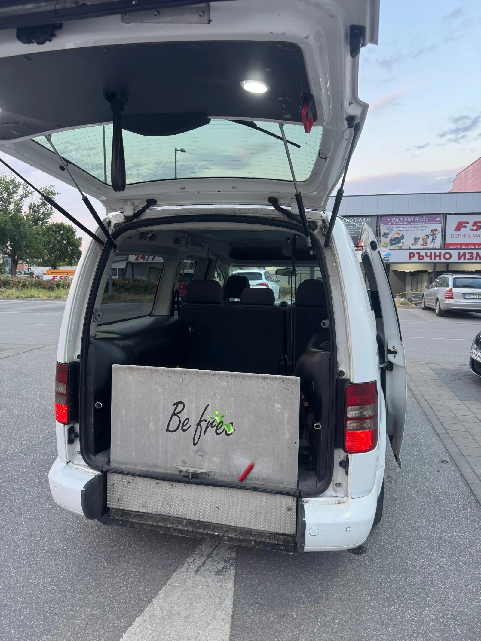 VW Caddy Maxi Bifuel, снимка 9 - Автомобили и джипове - 55210835