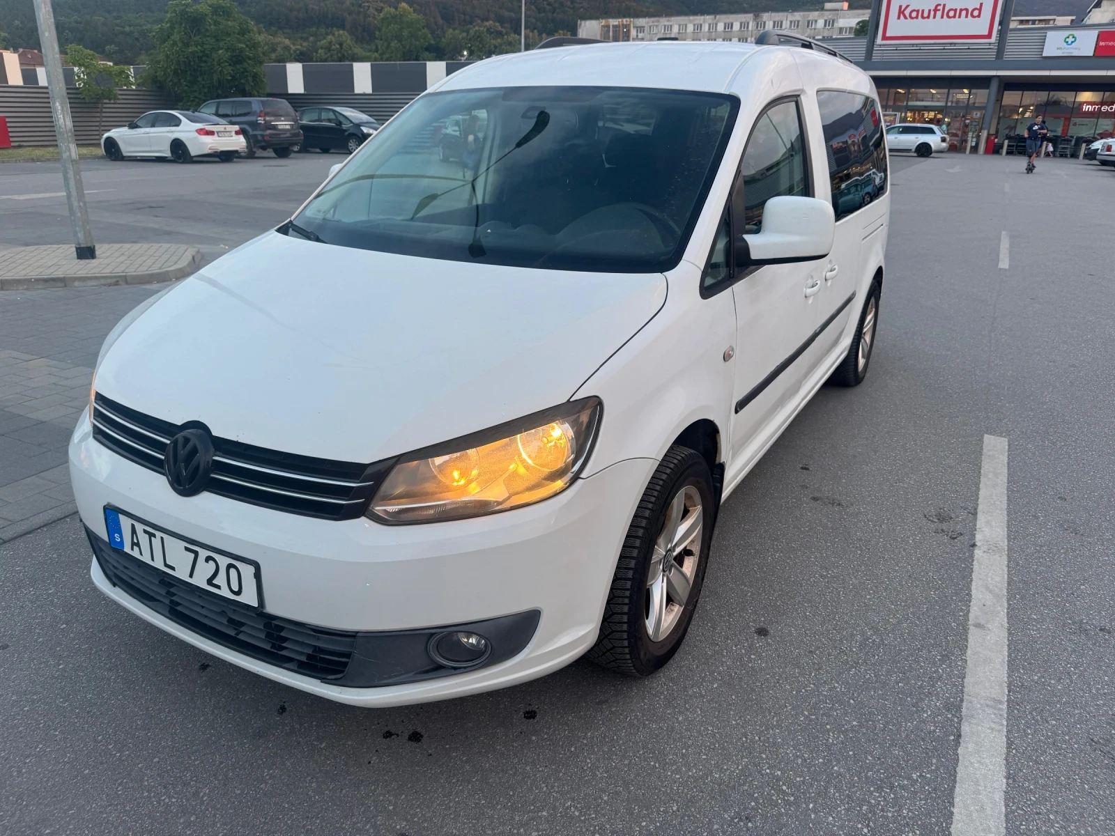 VW Caddy Maxi Bifuel, снимка 2 - Автомобили и джипове - 55210835