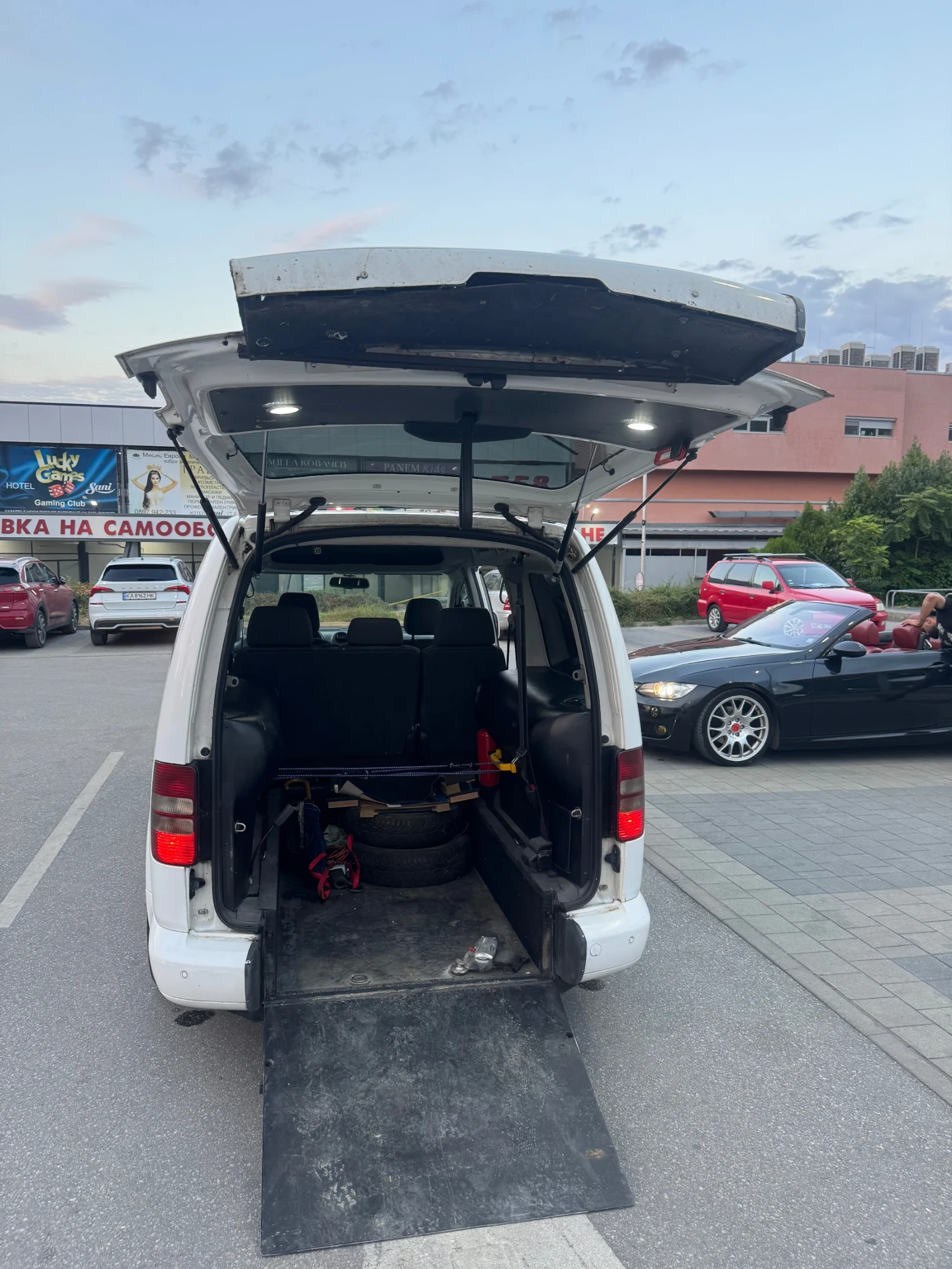VW Caddy Maxi Bifuel, снимка 8 - Автомобили и джипове - 55210835