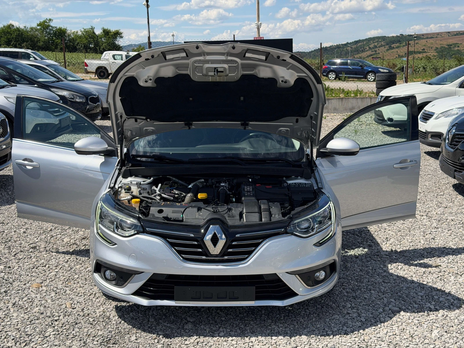 Renault Megane 1.5d E6B / INTENS / РЕАЛНИ КМ / 1-Собственик, снимка 11 - Автомобили и джипове - 55233405