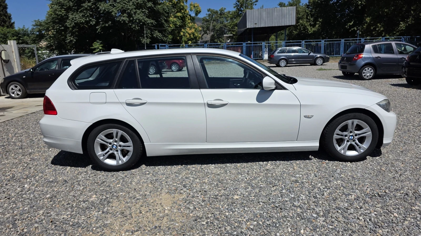 BMW 320, снимка 4 - Автомобили и джипове - 55377113