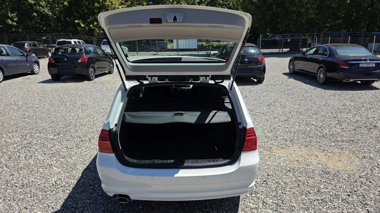 BMW 320, снимка 16 - Автомобили и джипове - 55377113
