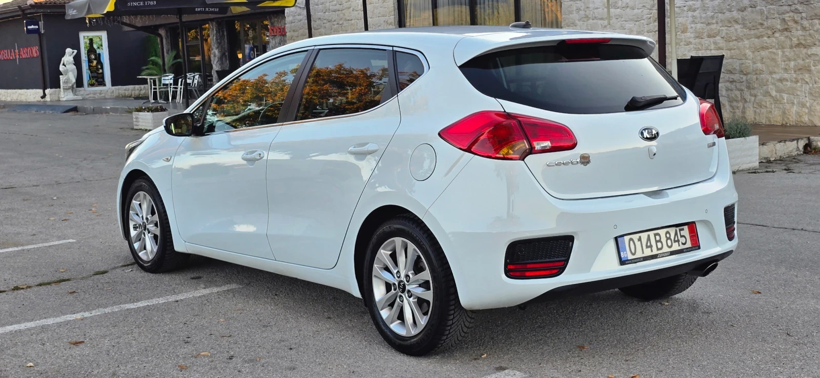 Kia Ceed 1.6 136hp FACELIFT, снимка 5 - Автомобили и джипове - 56125653
