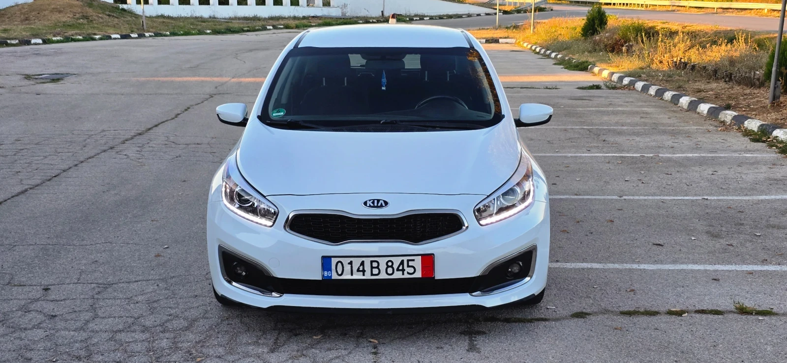 Kia Ceed 1.6 136hp FACELIFT, снимка 2 - Автомобили и джипове - 56125653