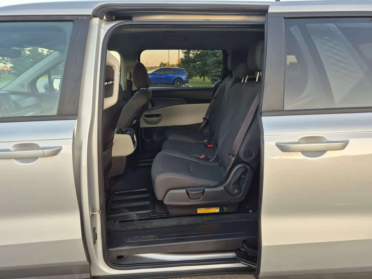 Kia Carnival * LX FWD * ���������� ��� ������������ ������*  | Mobile.bg � ����������� 14