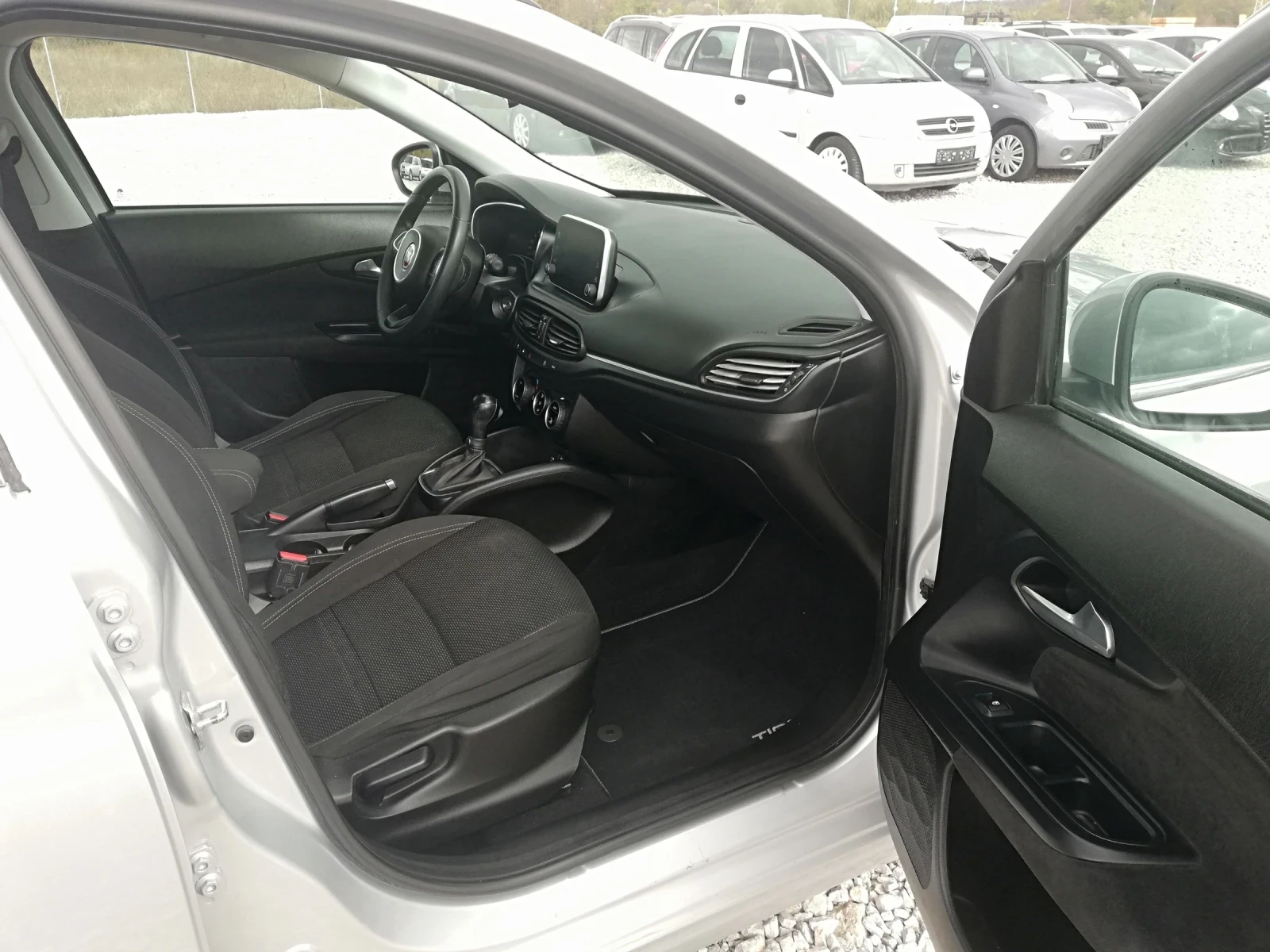 Fiat Tipo 1.6d avtomat navi kli, снимка 12 - Автомобили и джипове - 56677910