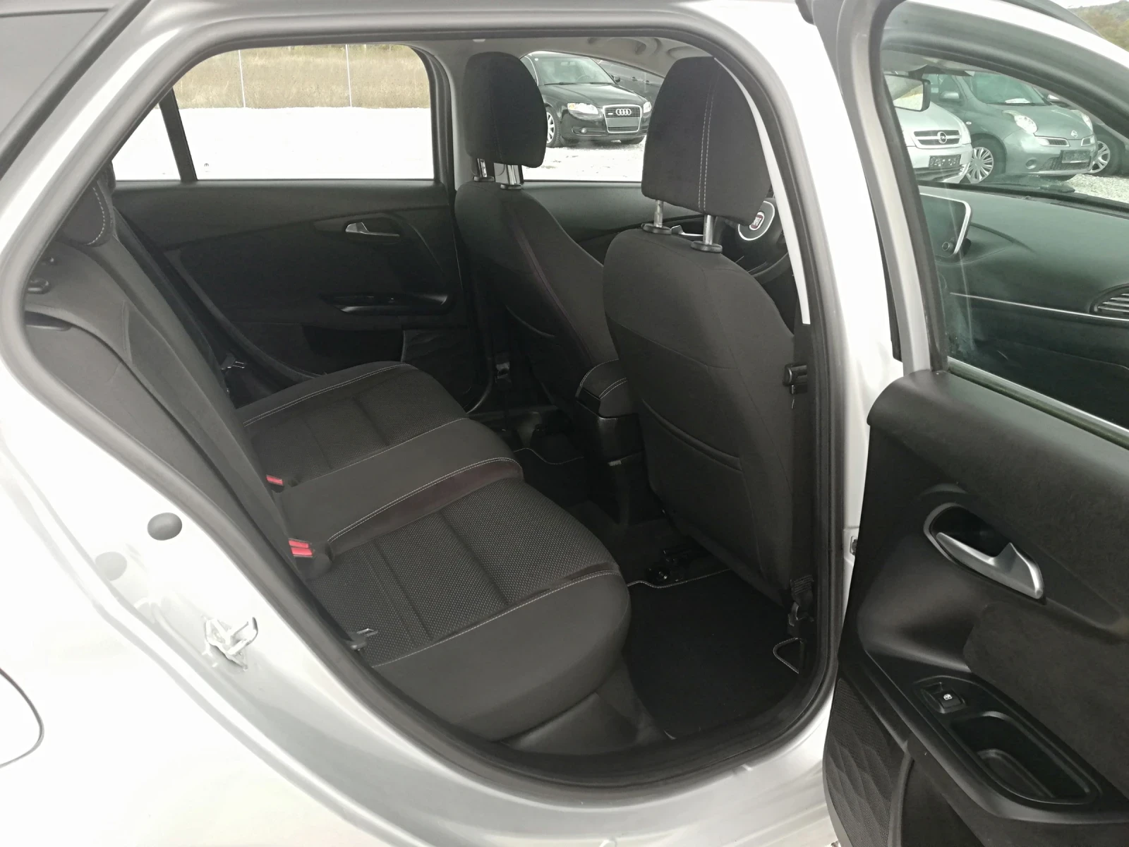 Fiat Tipo 1.6d avtomat navi kli, снимка 11 - Автомобили и джипове - 56677910