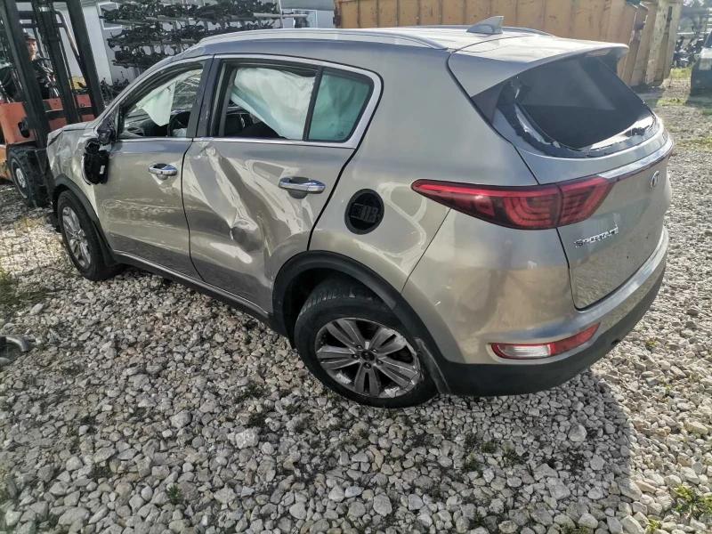 Kia Sportage 2.0 crd, снимка 4 - Автомобили и джипове - 47498617