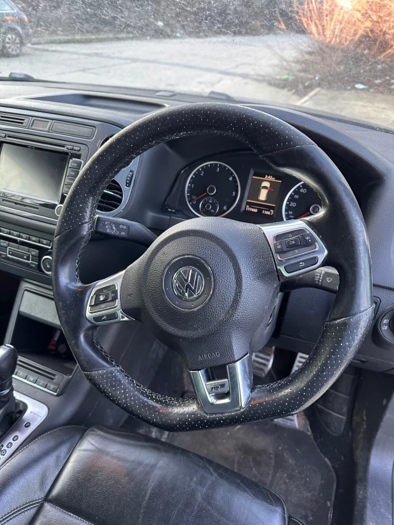 VW Tiguan 2.0tdi r line, снимка 12 - Автомобили и джипове - 48858572