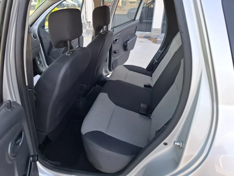 Dacia Duster, снимка 9 - Автомобили и джипове - 50532713