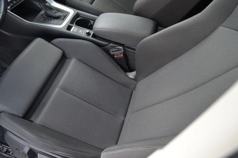 Audi Q3 Sportback 2.0TDI, снимка 9 - Автомобили и джипове - 51988504