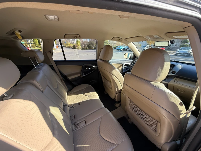 Toyota Rav4 EXECUTIVE* 4х4* 150кс* AВТОМАТИК* ДИЗЕЛ* В ГАРАЖ , снимка 12 - Автомобили и джипове - 52508013