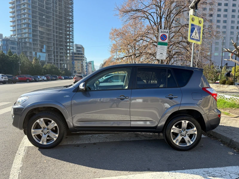 Toyota Rav4 EXECUTIVE* 4х4* 150кс* AВТОМАТИК* ДИЗЕЛ* В ГАРАЖ , снимка 3 - Автомобили и джипове - 52508013