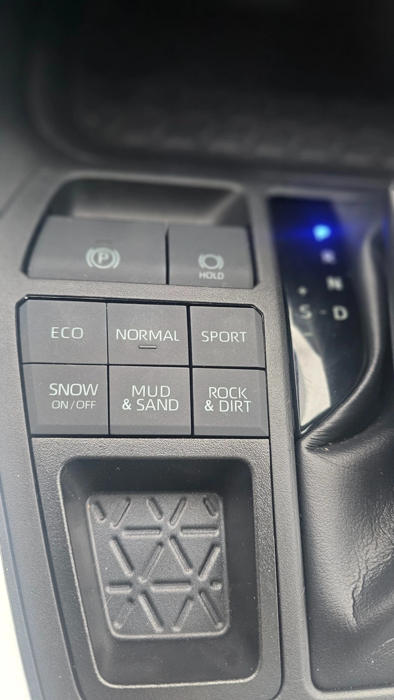 Toyota Rav4 XLE Premium, снимка 9 - Автомобили и джипове - 54008946