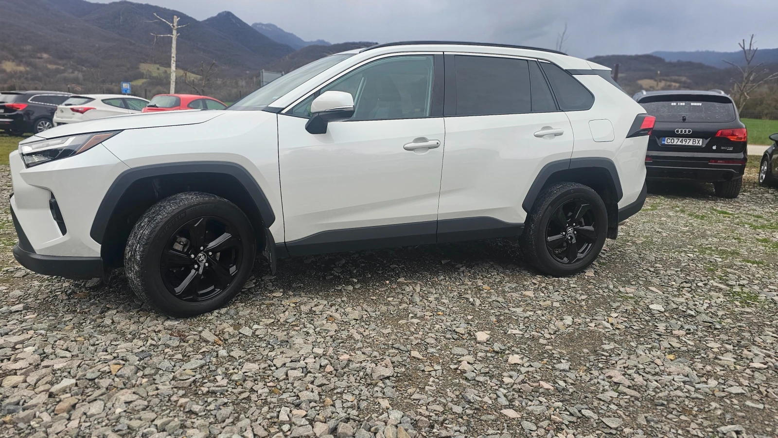 Toyota Rav4 XLE Premium, снимка 2 - Автомобили и джипове - 54008946