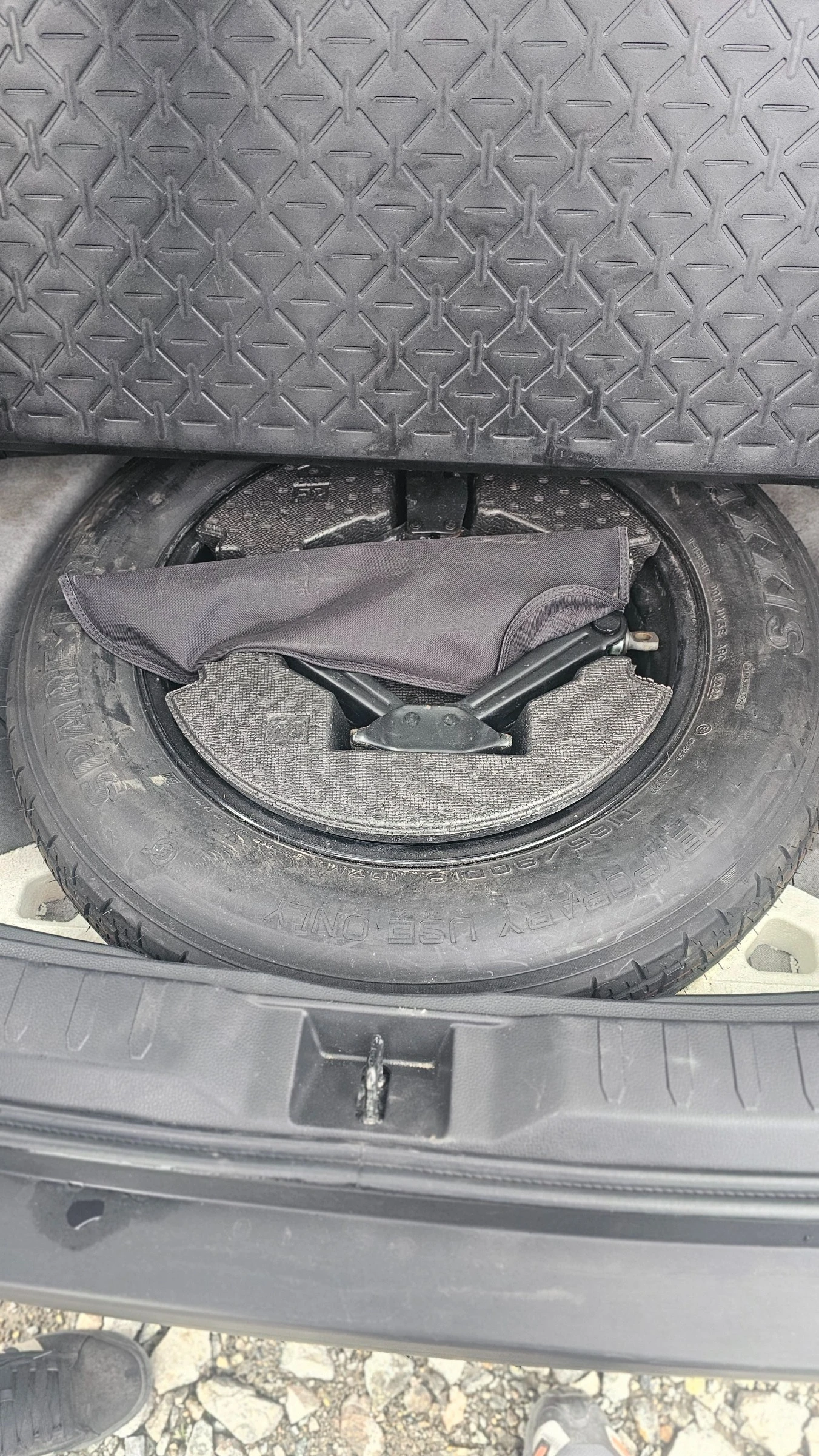 Toyota Rav4 XLE Premium, снимка 15 - Автомобили и джипове - 54008946