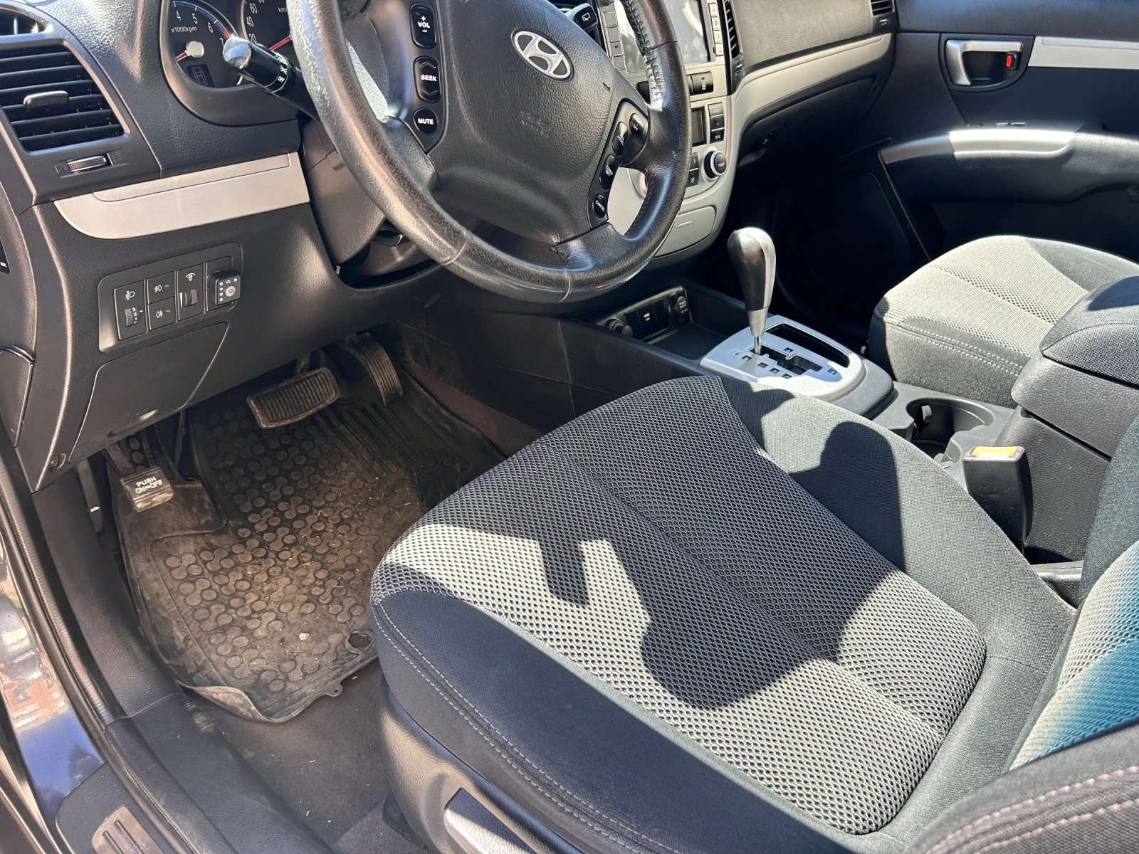 Hyundai Santa fe 2, 7 Газ/бензин Автомат 4х4, снимка 8 - Автомобили и джипове - 54137045