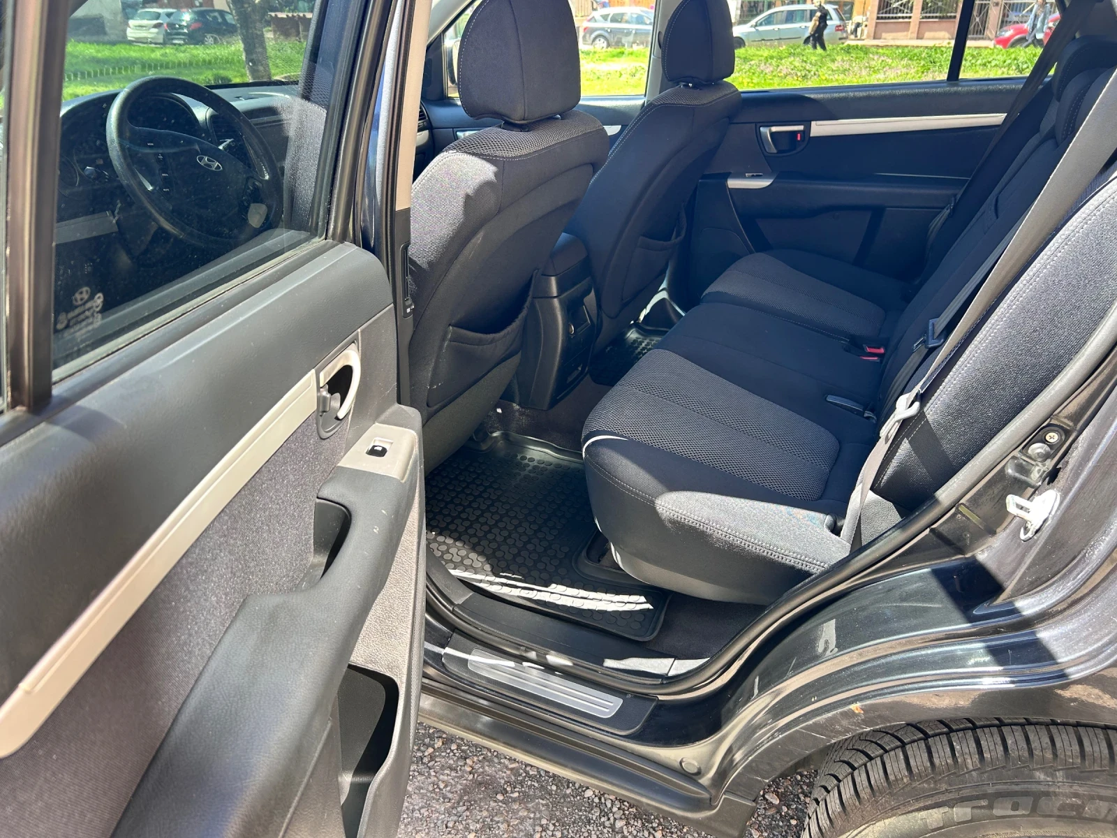 Hyundai Santa fe 2, 7 Газ/бензин Автомат 4х4, снимка 9 - Автомобили и джипове - 54137045