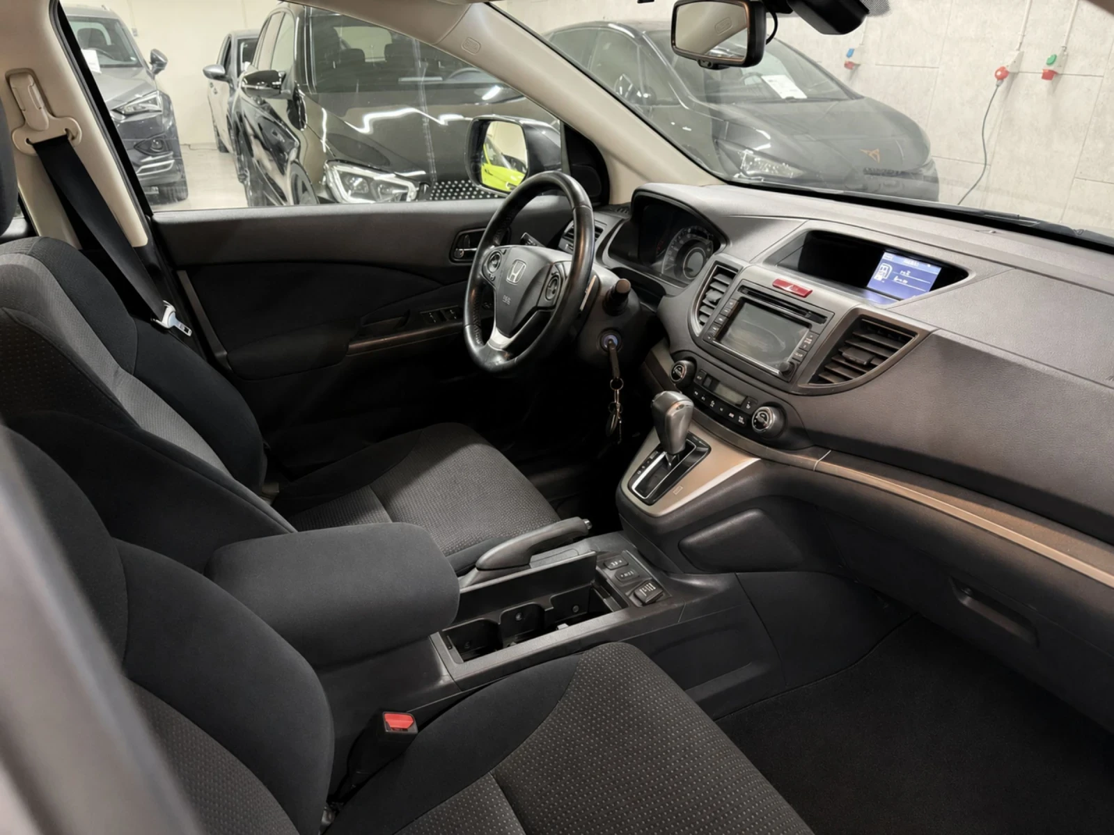 Honda Cr-v FULL SERVICE IN HONDA , снимка 6 - Автомобили и джипове - 54484984