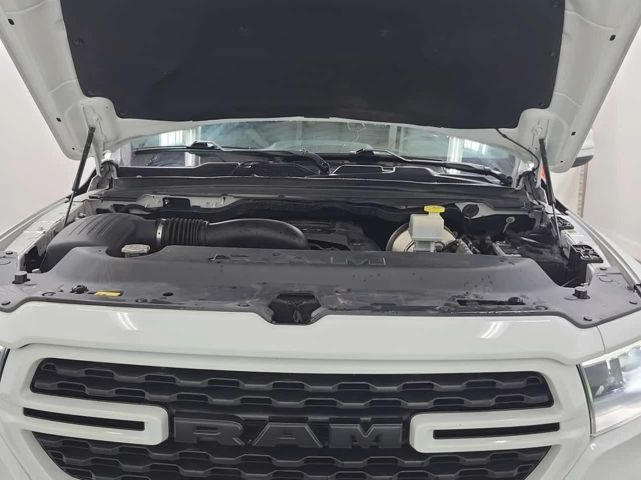 Dodge RAM 1500 SPORT / ЦЕНА ДО БЪЛГАРИЯ / CARFAX / АВТОКРЕДИТ, снимка 16 - Автомобили и джипове - 55544363