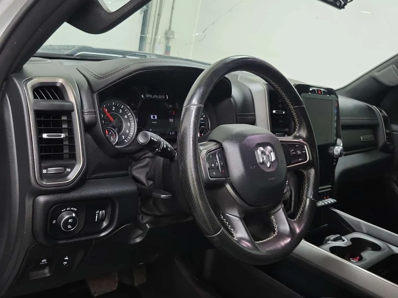 Dodge RAM 1500 SPORT / ЦЕНА ДО БЪЛГАРИЯ / CARFAX / АВТОКРЕДИТ, снимка 10 - Автомобили и джипове - 55544363