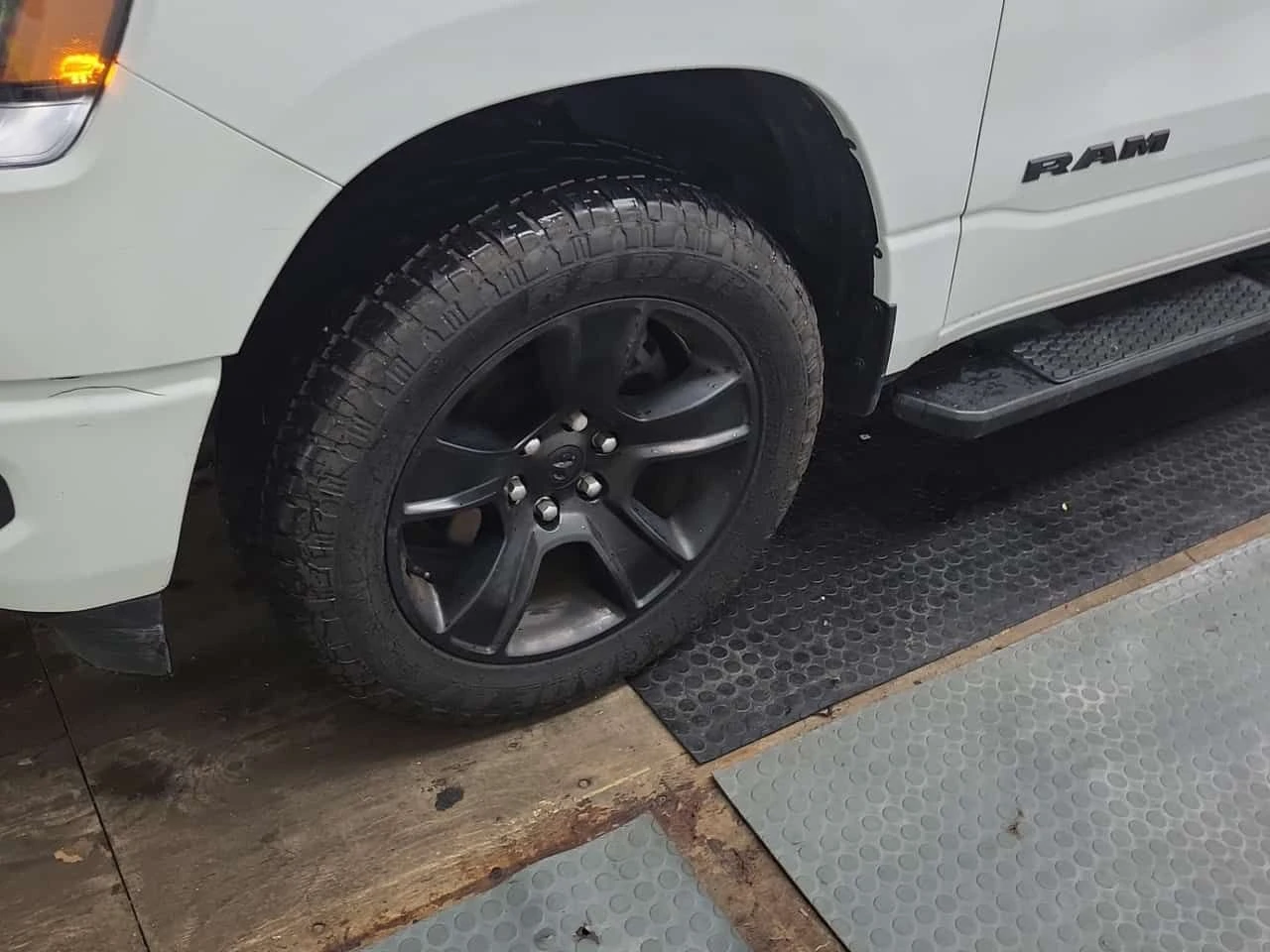 Dodge RAM 1500 SPORT / ЦЕНА ДО БЪЛГАРИЯ / CARFAX / АВТОКРЕДИТ, снимка 6 - Автомобили и джипове - 55544363