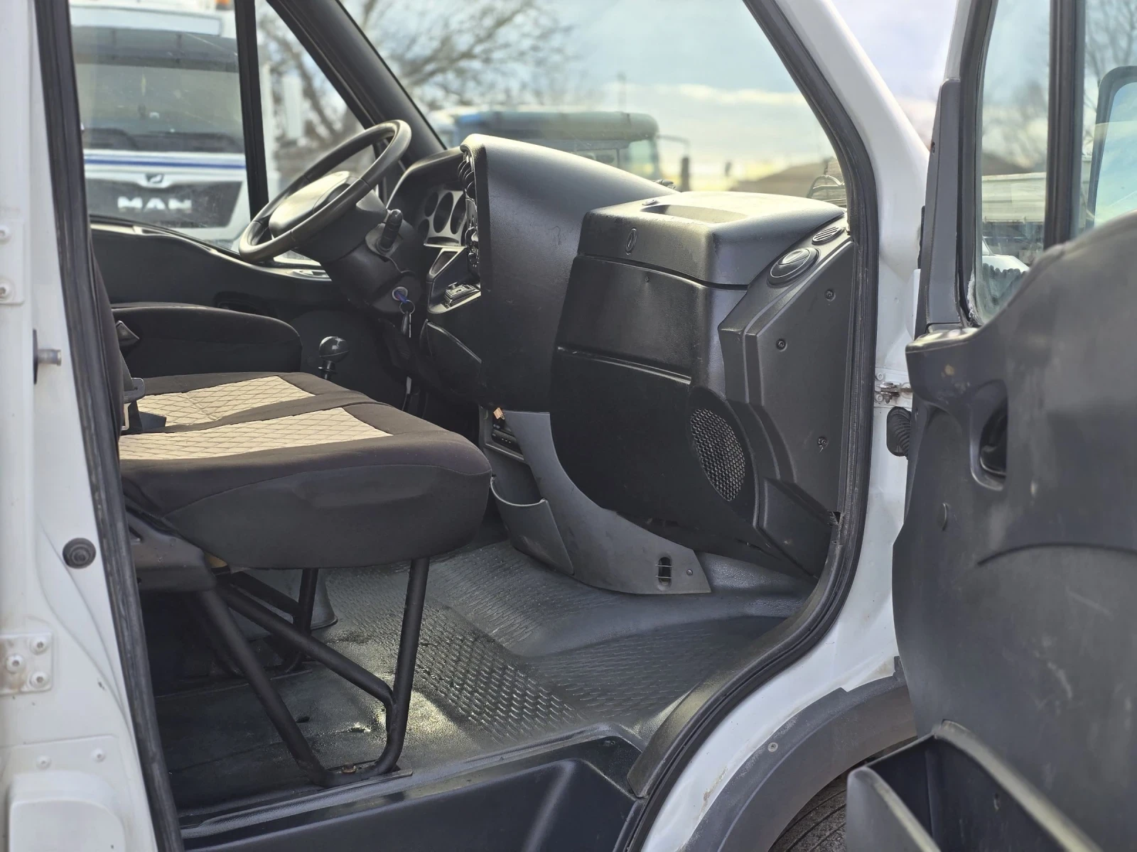 Iveco Daily 40C13 ТРИСТРАНЕН САМОСВАЛ , снимка 11 - Бусове и автобуси - 53878162