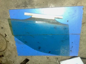 Предно дясно стъкло за Мерцедес Е-класа 98г.