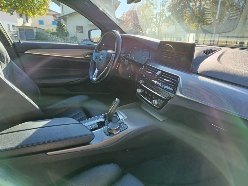 BMW 530 3.0d* xDRIVE* M-SPORT* PANO* CAM* DISTR* LED* , снимка 12 - Автомобили и джипове - 52664796