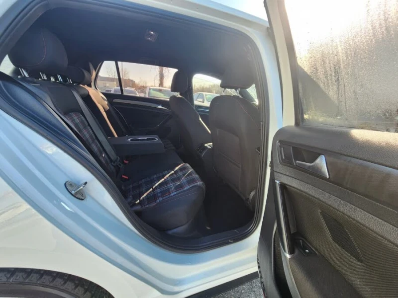 VW Golf GTI* АвтоКредит* (Цена до БГ) , снимка 11 - Автомобили и джипове - 53587422