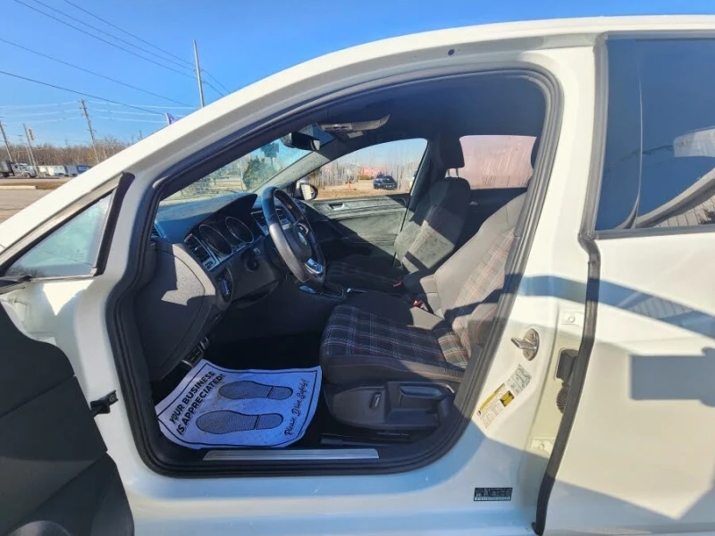 VW Golf GTI* АвтоКредит* (Цена до БГ) , снимка 12 - Автомобили и джипове - 53587422