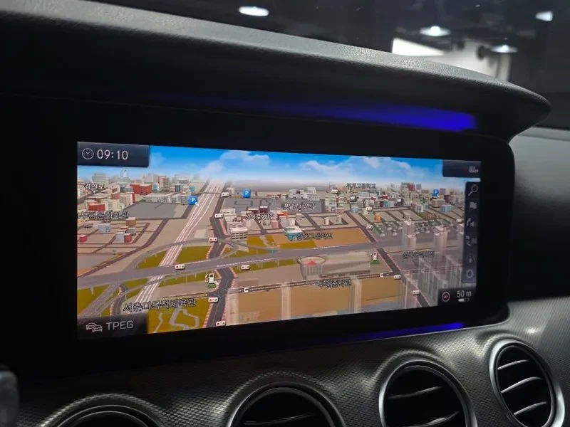 Mercedes-Benz E 300 Amg Line, снимка 15 - Автомобили и джипове - 56091870