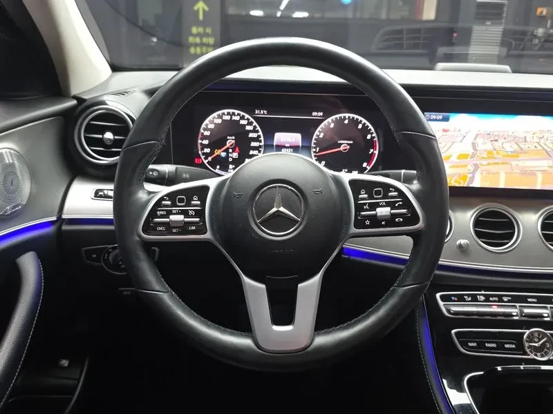 Mercedes-Benz E 300 Amg Line, снимка 13 - Автомобили и джипове - 56091870