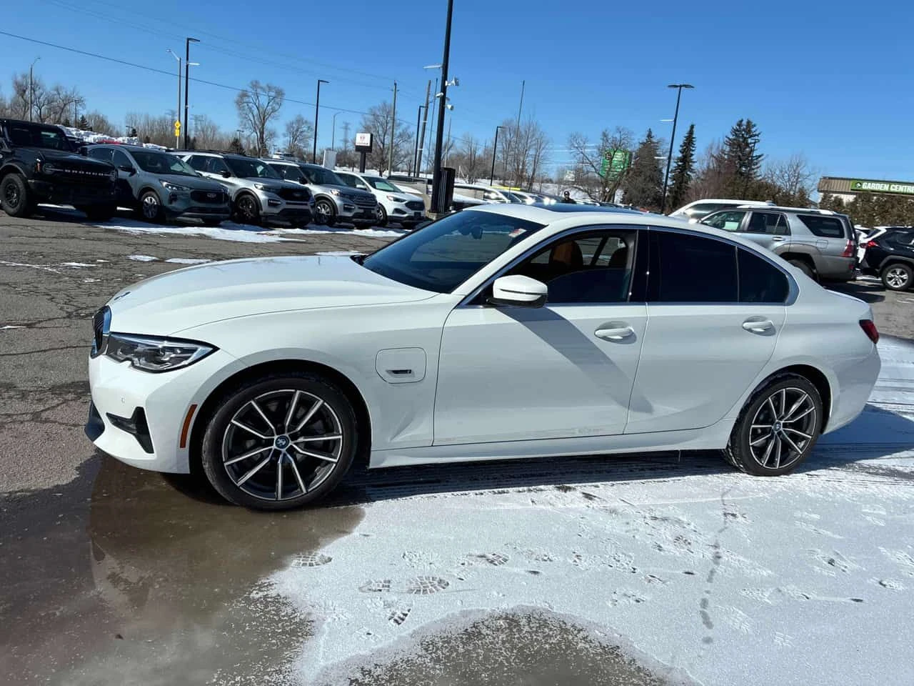 BMW 330 * e xDrive * CARFAX * ПАНОРАМА * KEYLESS * ПОДГРЕВ, снимка 2 - Автомобили и джипове - 53716983