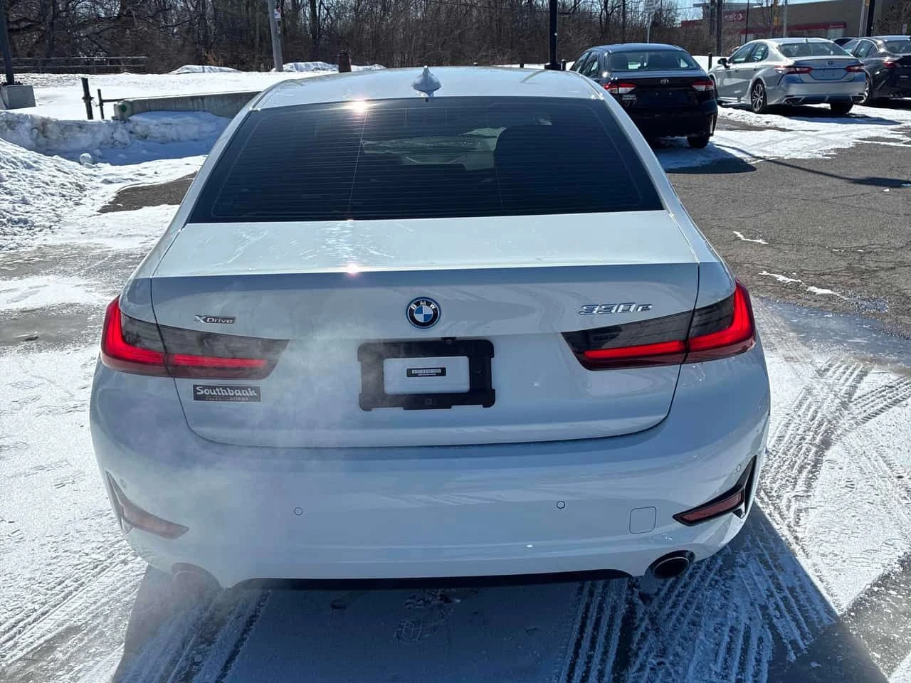 BMW 330 * e xDrive * CARFAX * ПАНОРАМА * KEYLESS * ПОДГРЕВ, снимка 4 - Автомобили и джипове - 53716983