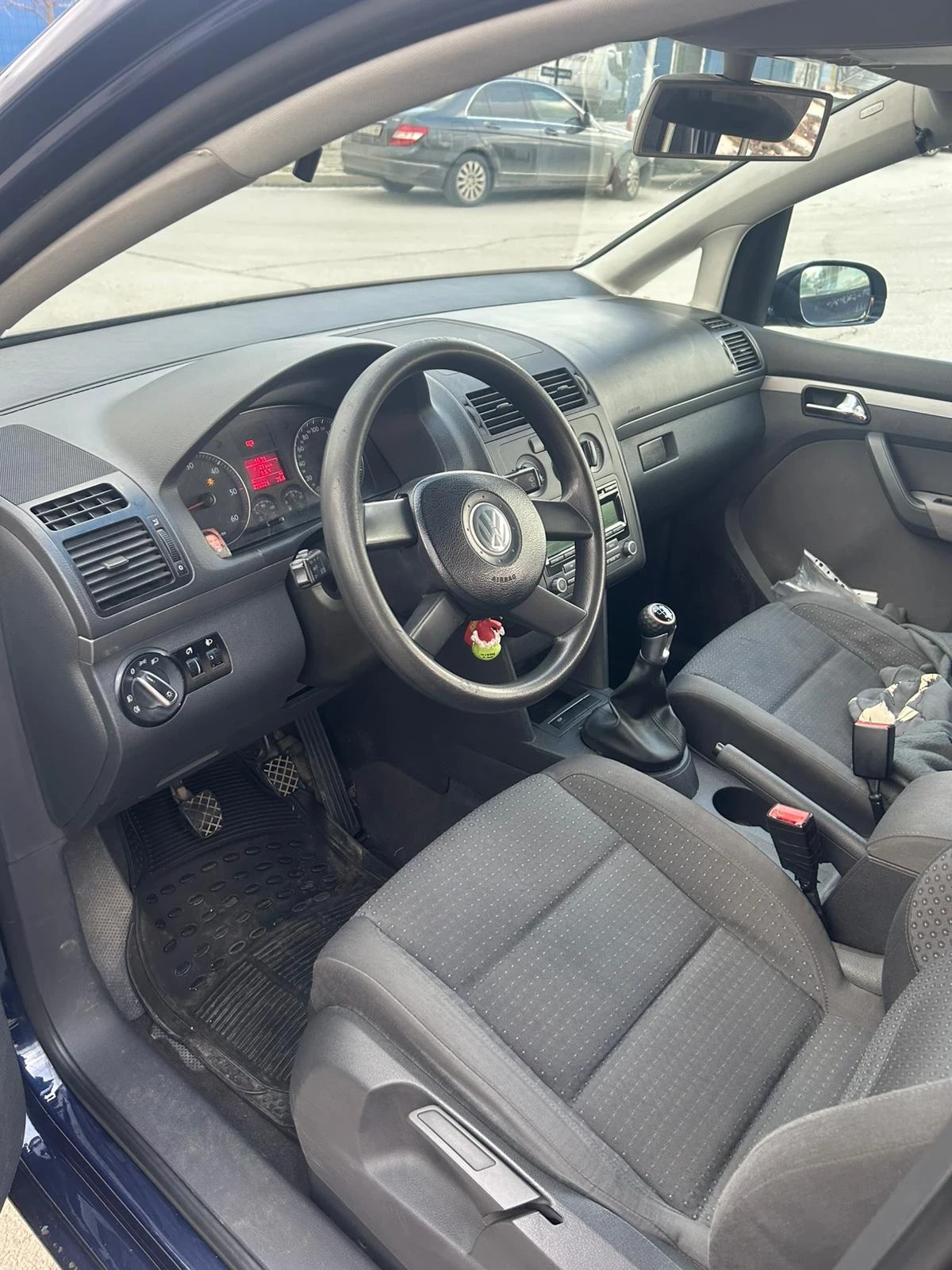 VW Touran 1.9 PD AVQ 6ск. Малкият данък, снимка 14 - Автомобили и джипове - 53921497