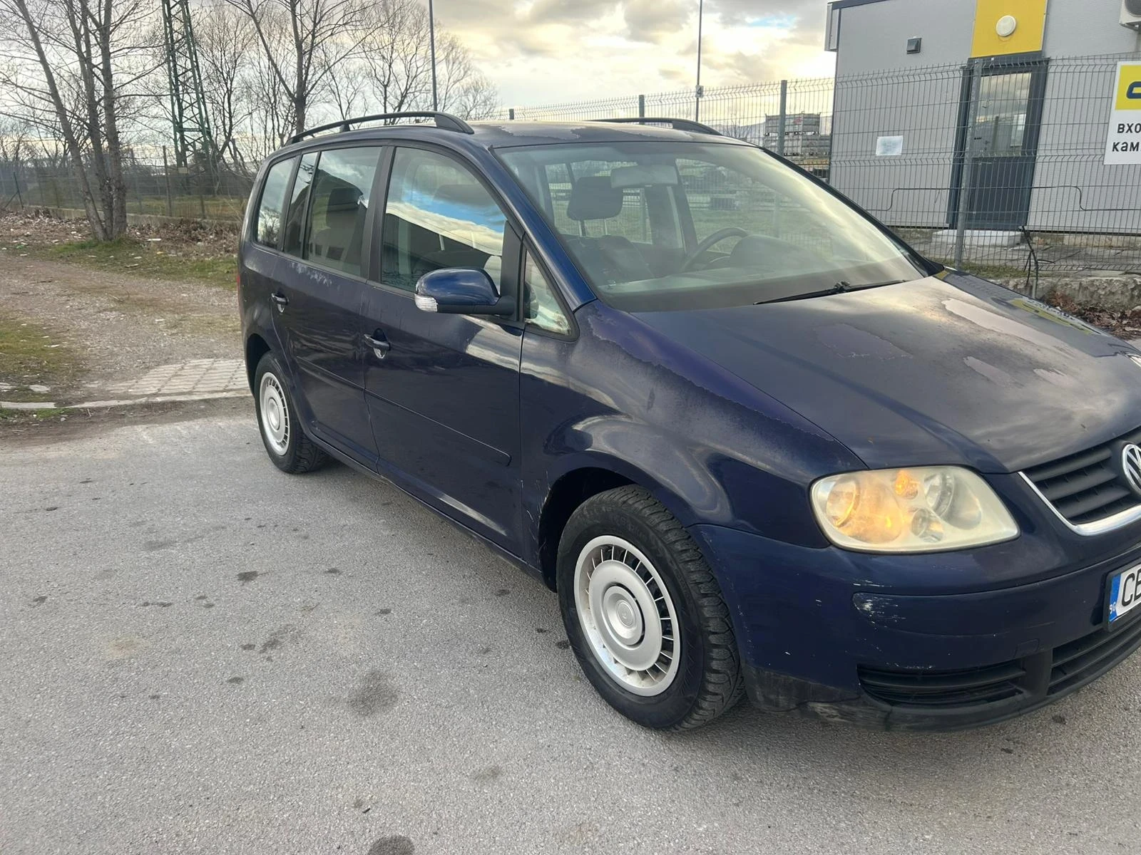 VW Touran 1.9 PD AVQ 6ск. Малкият данък, снимка 12 - Автомобили и джипове - 53921497