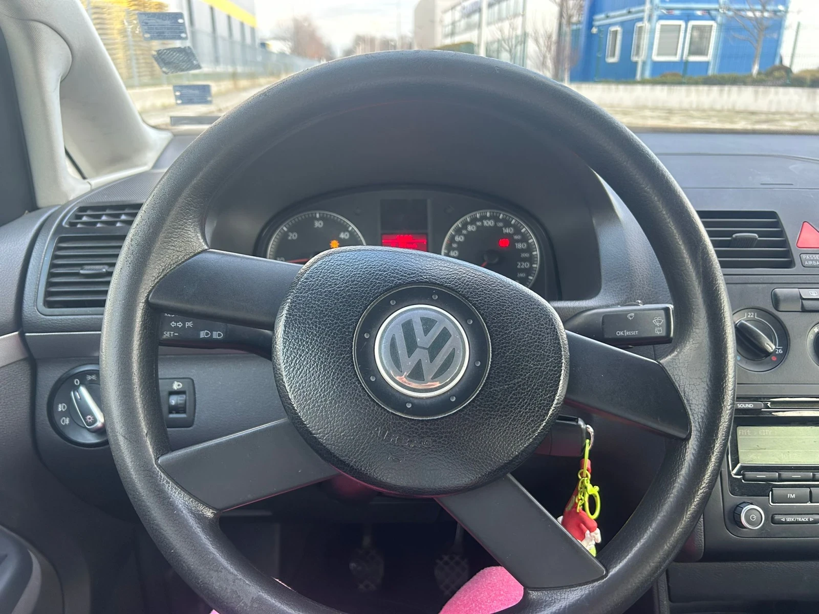 VW Touran 1.9 PD AVQ 6ск. Малкият данък, снимка 15 - Автомобили и джипове - 53921497