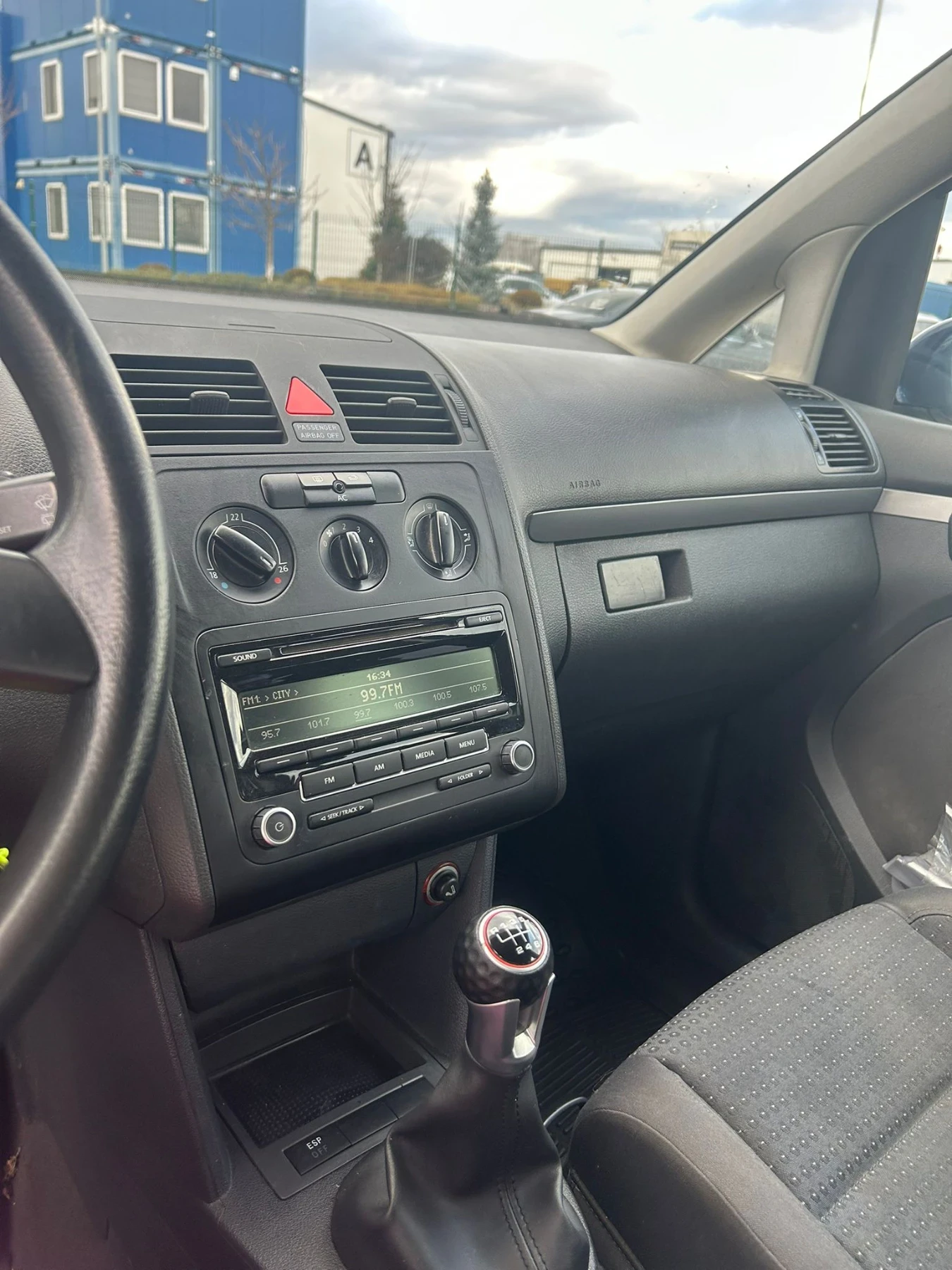 VW Touran 1.9 PD AVQ 6ск. Малкият данък, снимка 7 - Автомобили и джипове - 53921497