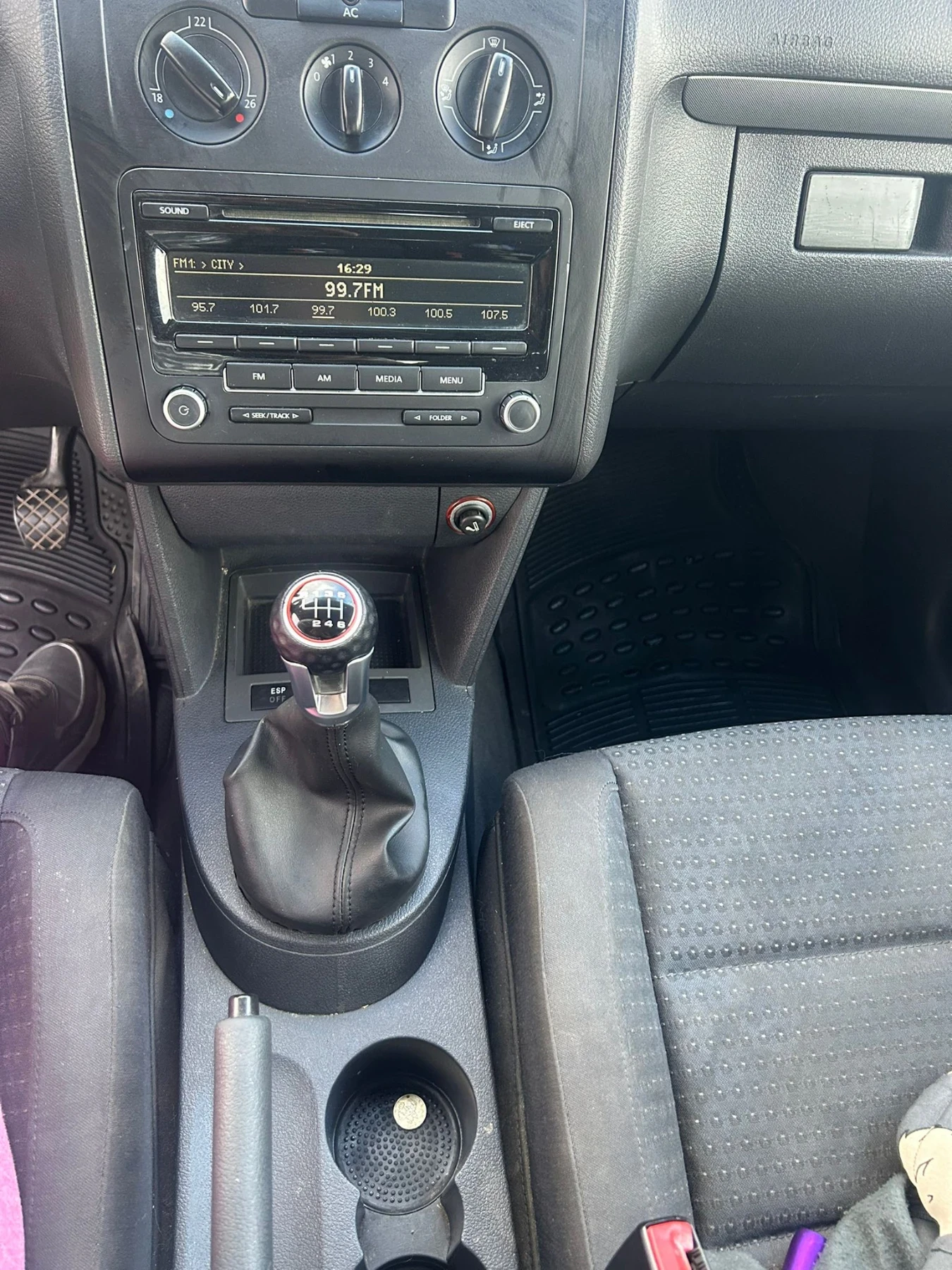 VW Touran 1.9 PD AVQ 6ск. Малкият данък, снимка 17 - Автомобили и джипове - 53921497