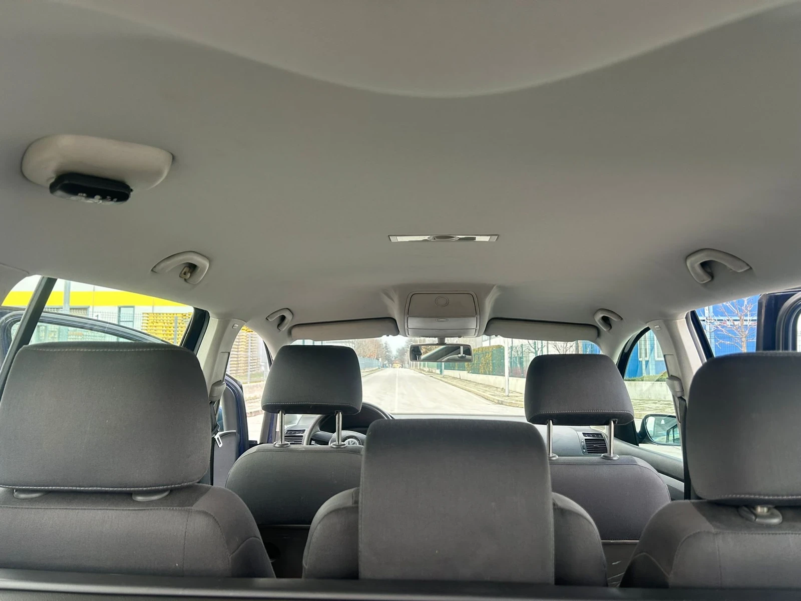 VW Touran 1.9 PD AVQ 6ск. Малкият данък, снимка 9 - Автомобили и джипове - 53921497