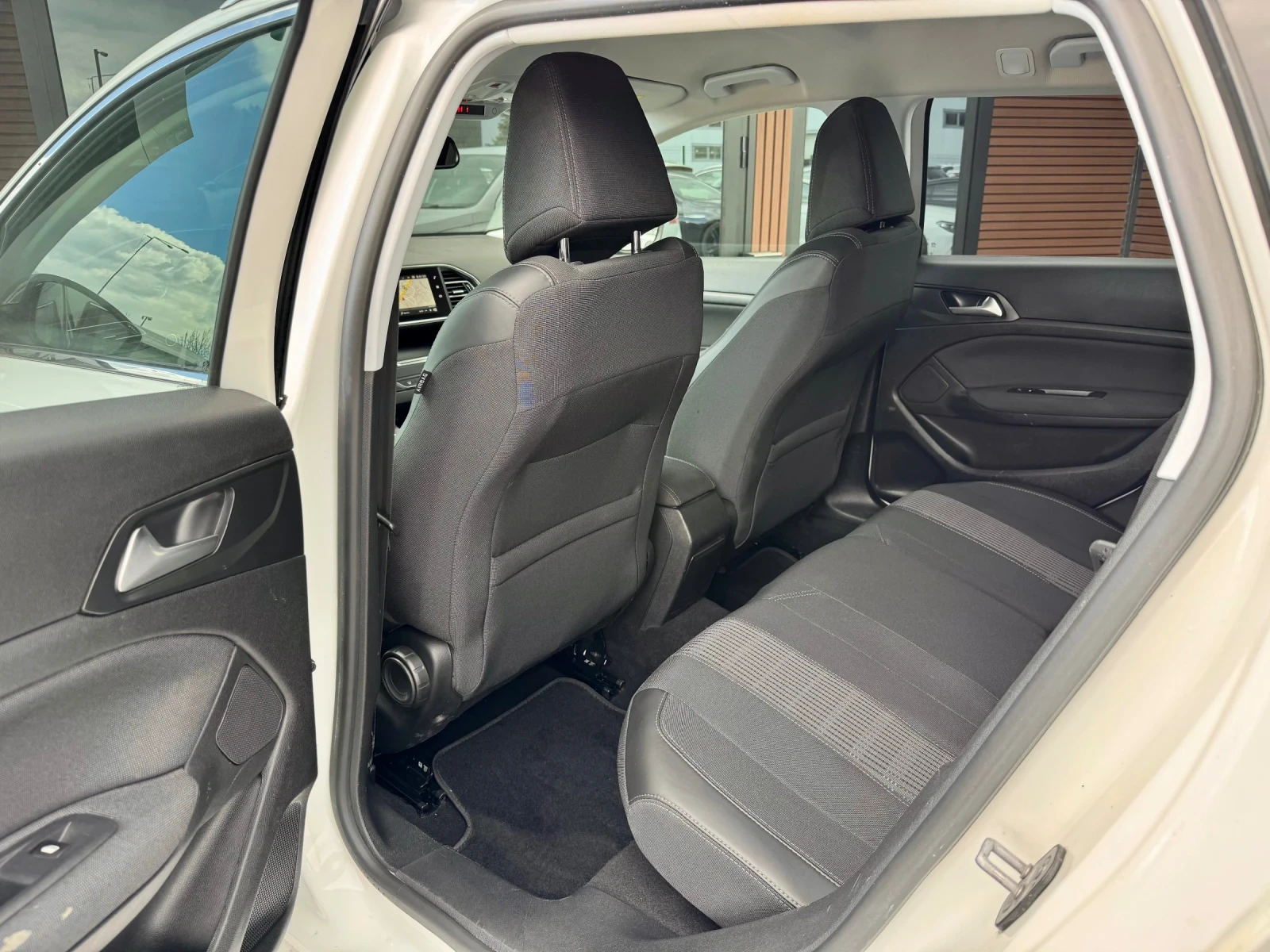 Peugeot 308 Facelift* Kayless* Лизинг, снимка 9 - Автомобили и джипове - 54188375