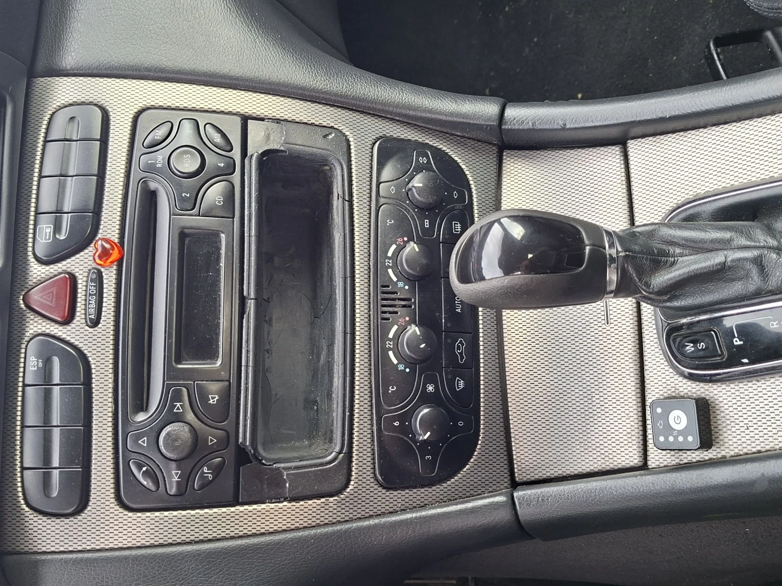 Mercedes-Benz C 180, снимка 7 - Автомобили и джипове - 54391556