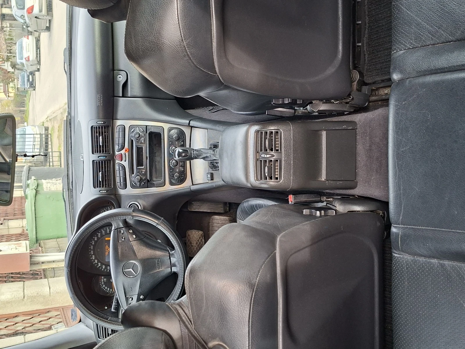 Mercedes-Benz C 180, снимка 5 - Автомобили и джипове - 54391556