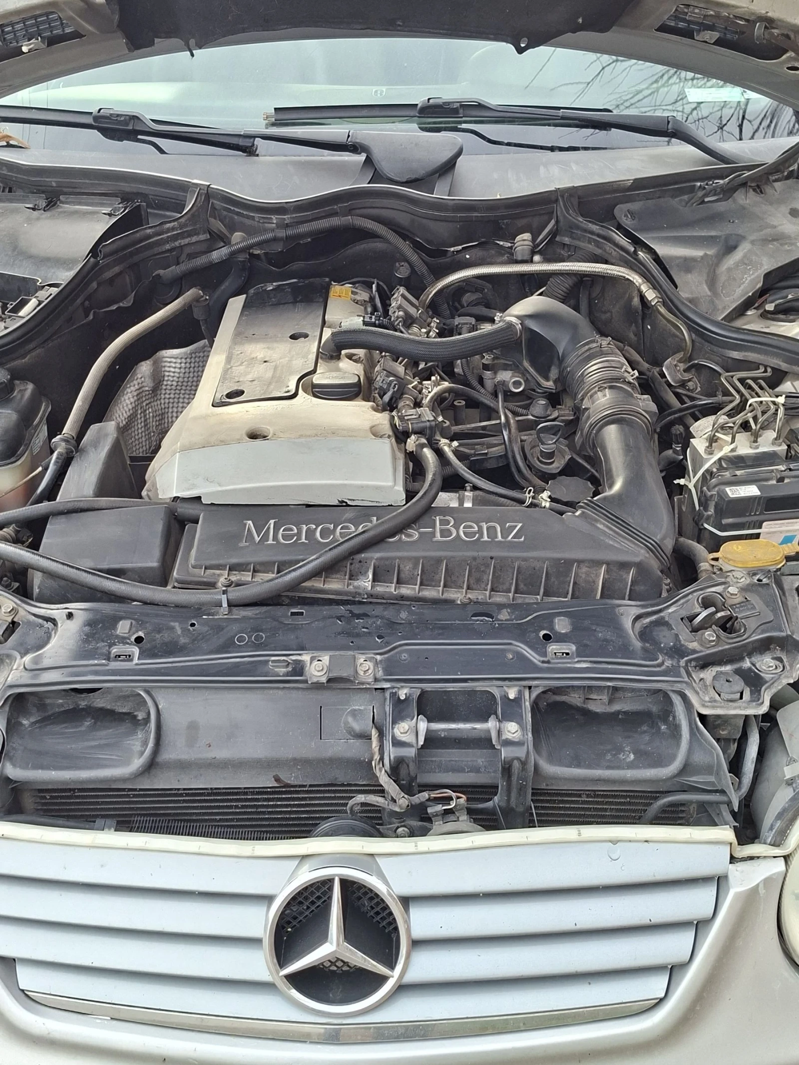 Mercedes-Benz C 180, снимка 4 - Автомобили и джипове - 54391556