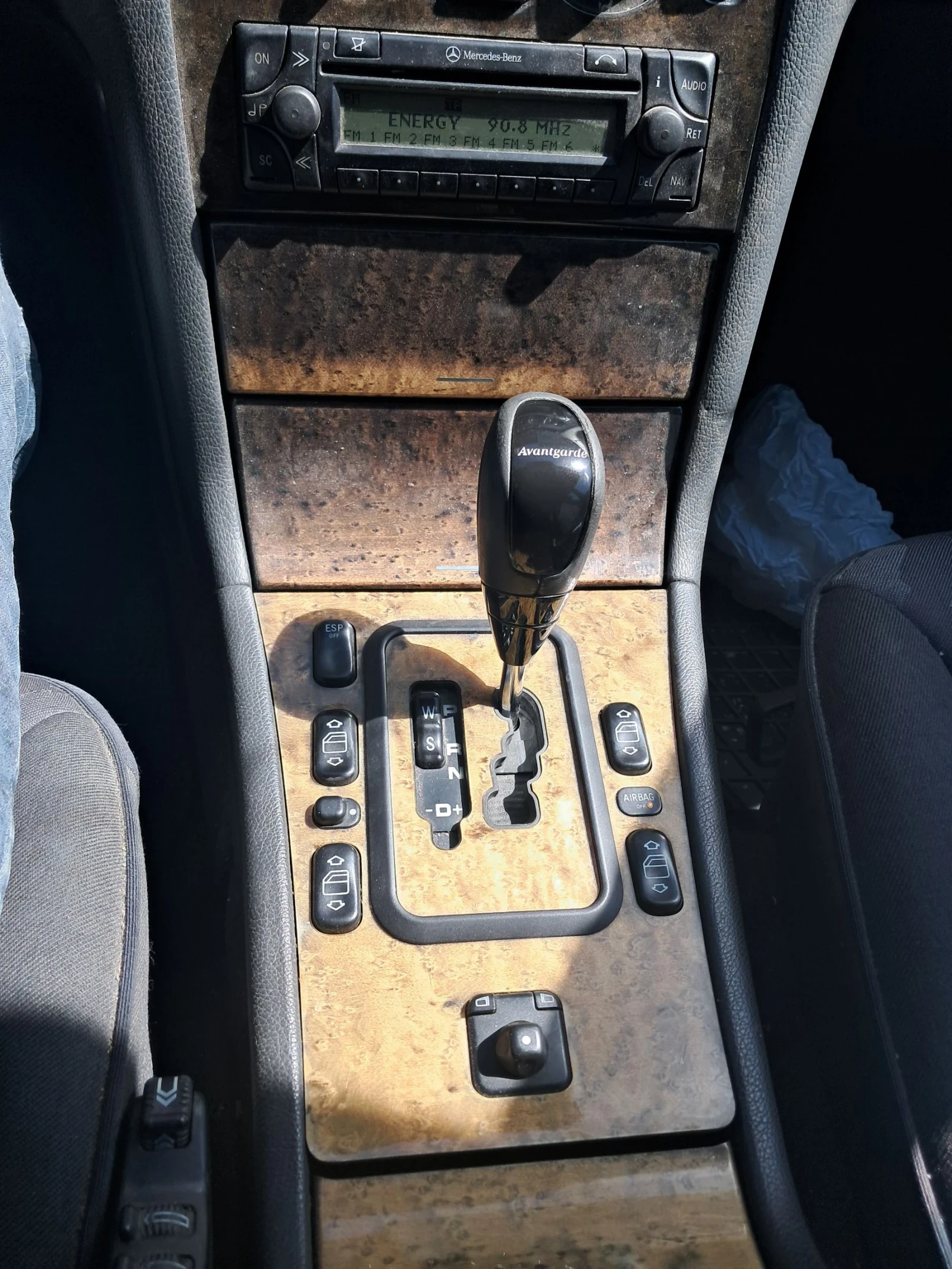 Mercedes-Benz E 320 Avantgarde, снимка 11 - Автомобили и джипове - 54445296