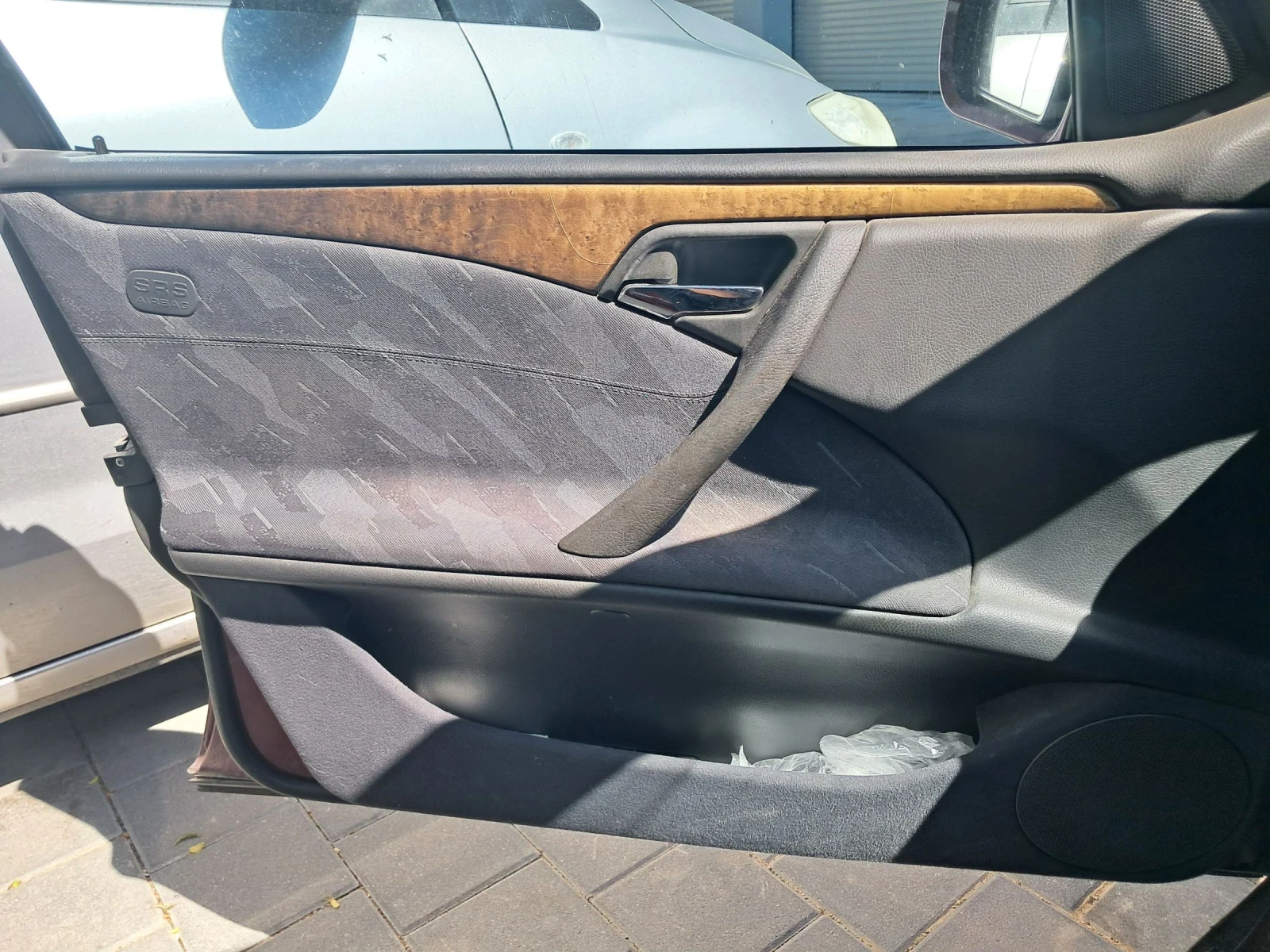 Mercedes-Benz E 320 Avantgarde, снимка 14 - Автомобили и джипове - 54445296