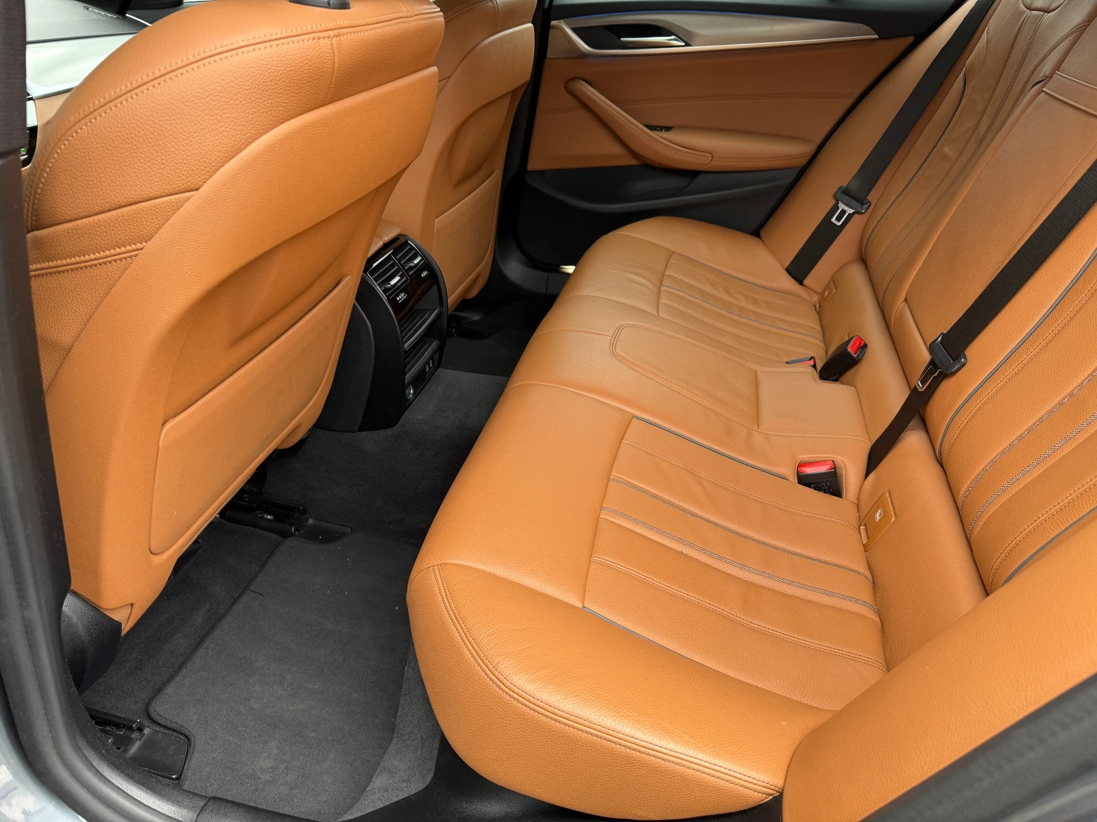 BMW 530  530e M-Pack, снимка 6 - Автомобили и джипове - 54588880