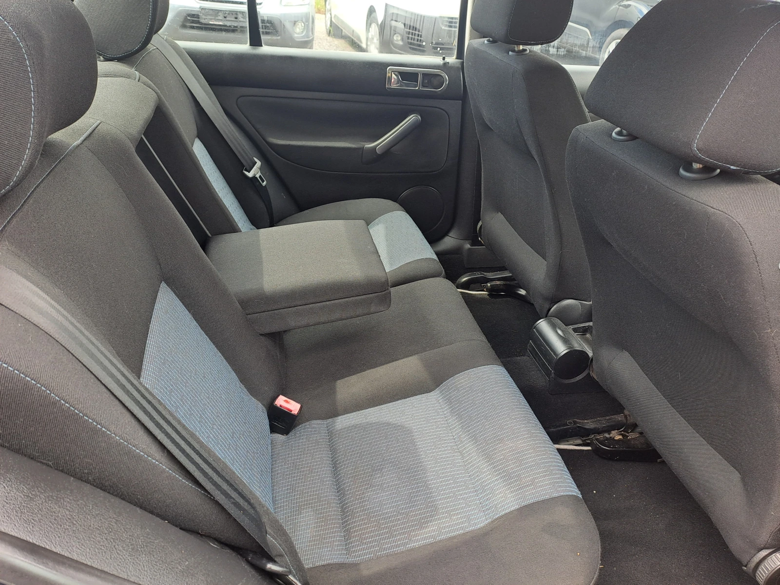 VW Bora 2.0 i , снимка 15 - Автомобили и джипове - 54868923