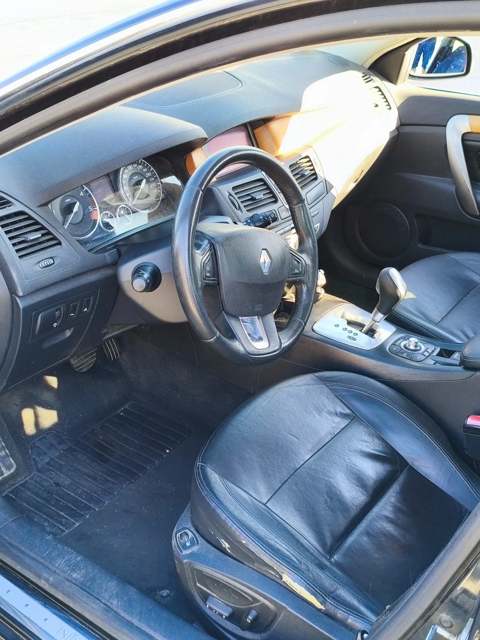 Renault Laguna 3, снимка 7 - Автомобили и джипове - 54905462